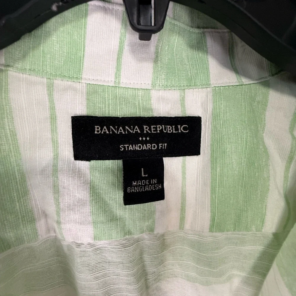 Banana Republic Sage Green White Stripe 100% cotton Short Sleeve Shirt Size L